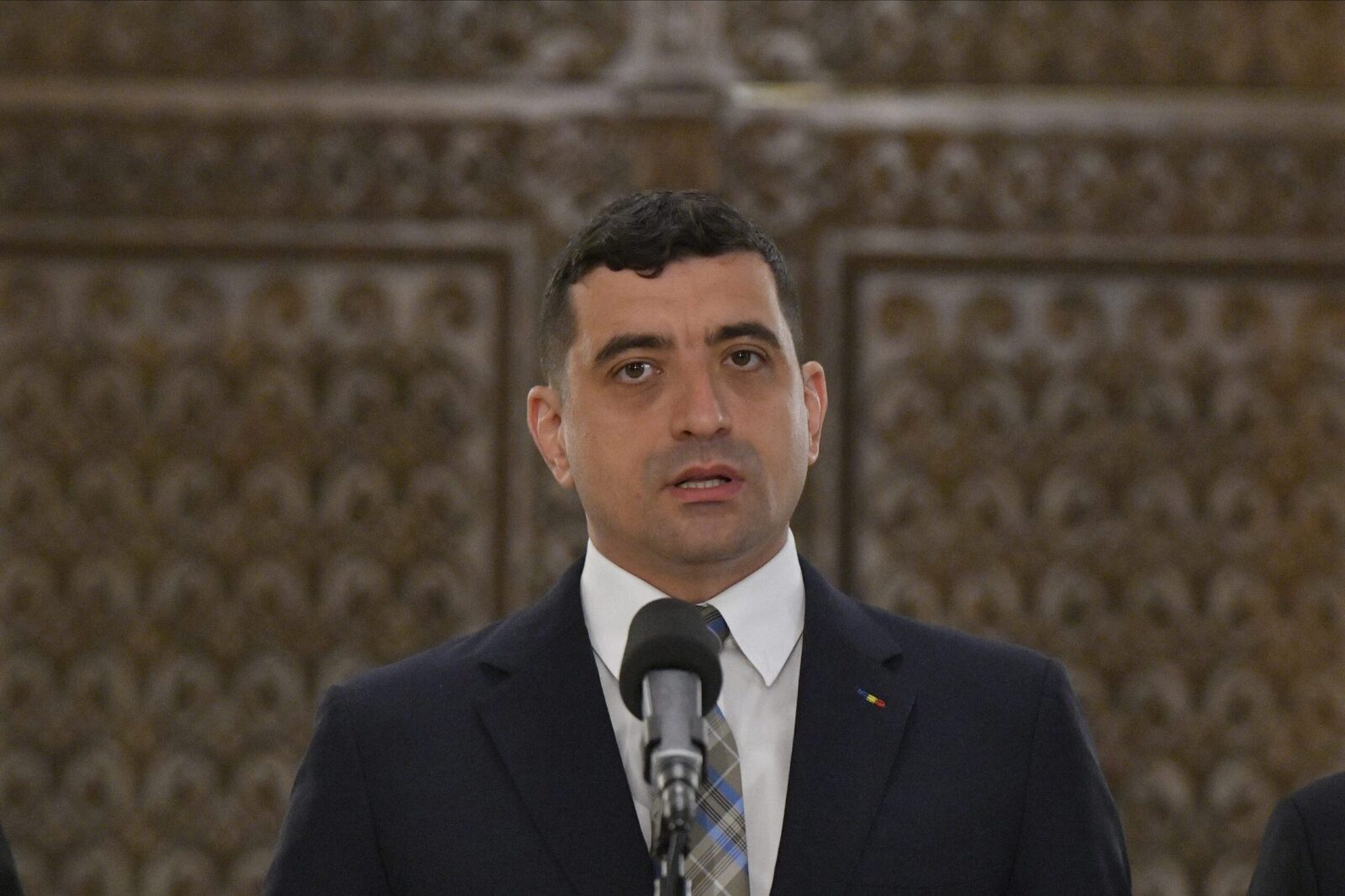 Simion apără ciobanii de pe Transalpina: turme sacrificate