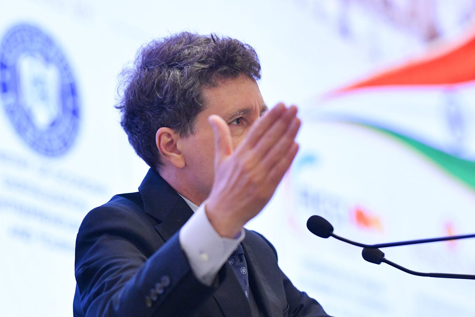 Politica, la gunoi! Stop discursului electoral