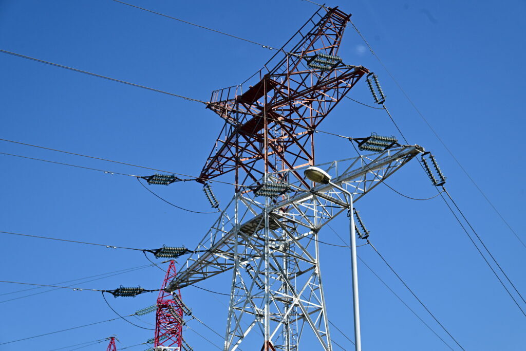 Bulgaria face milioane, România cumpără masiv energie
