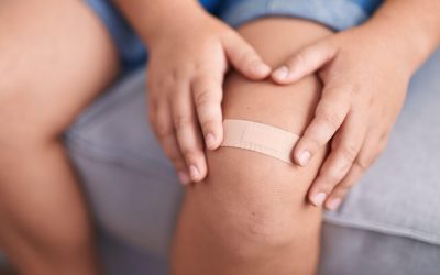 Un copil de șase ani din Botoșani a intrat în comă după ce sora lui i-a pus un plasture pe o rană. Ce conținea acesta