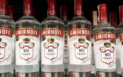 India: Mii de sticle de whisky Diageo confiscate într-o operațiune de securitate alimentară