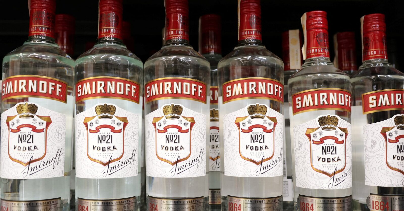 India: Mii de sticle de whisky Diageo confiscate într-o operațiune de securitate alimentară