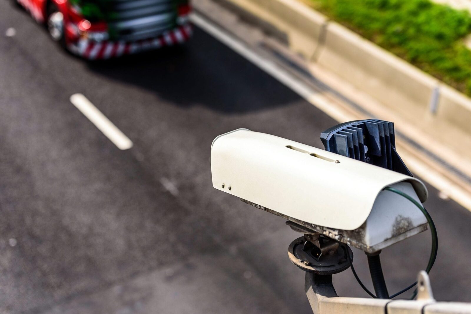 Amenzi automate de la camere: ce detectează fără poliție