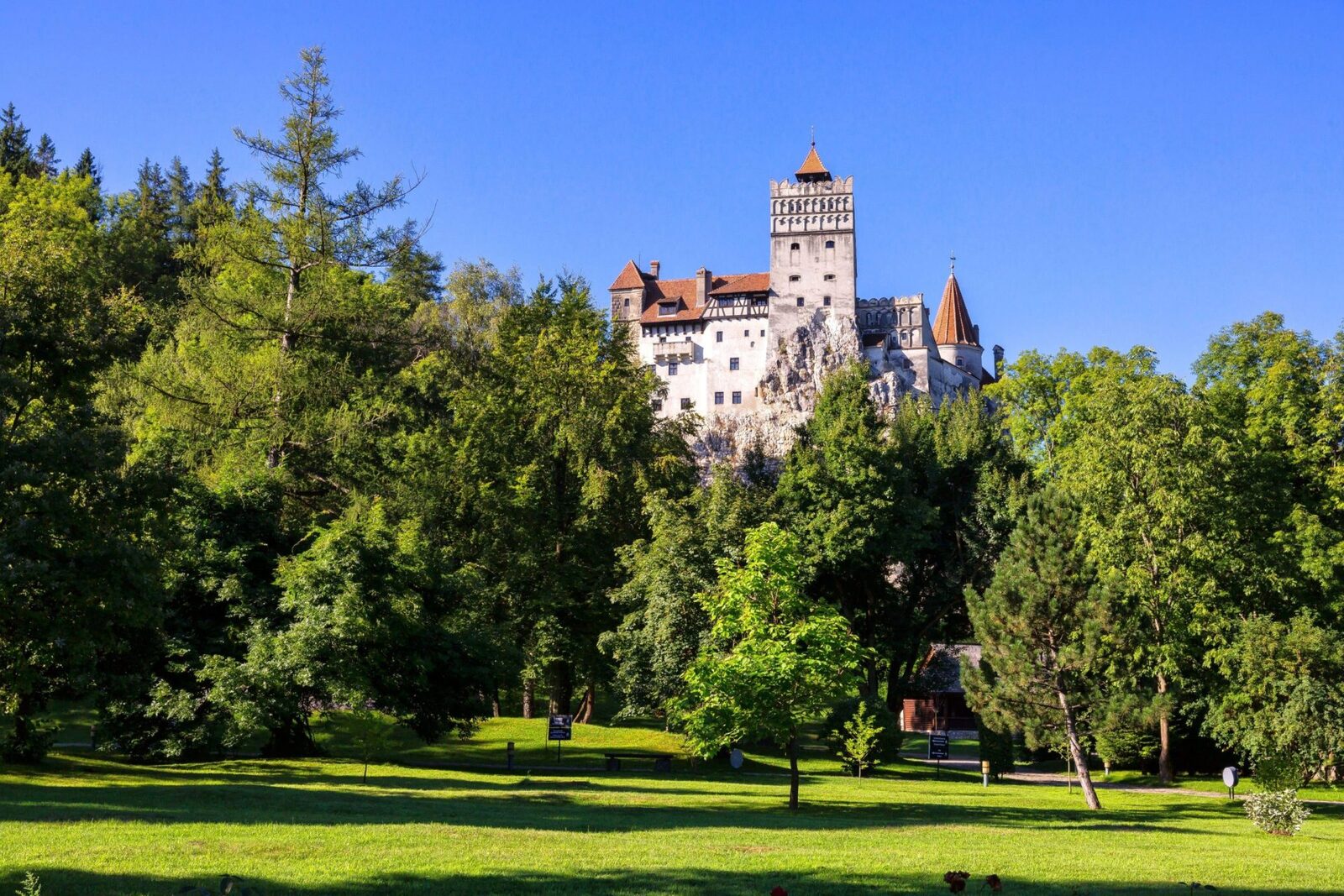 Castel românesc, în top mondial, bate Peleș și Parlamentul
