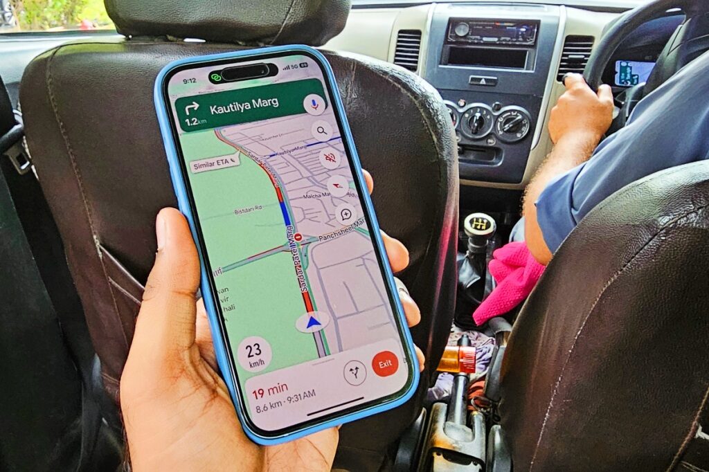 Hărți Google și Apple: Te mint cu ruta cea mai rapidă