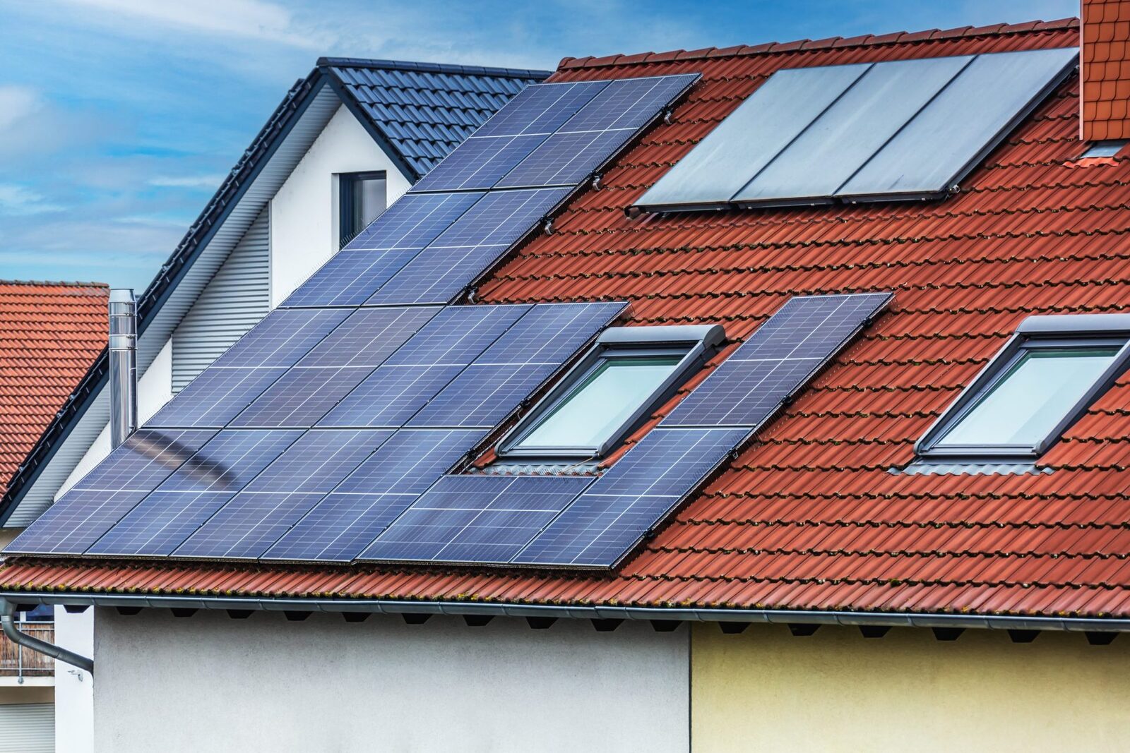 Caniculă și panouri fotovoltaice: Performanța scade la 40°C