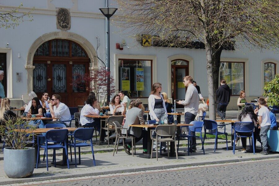 Cluj-Napoca va avea parte vineri, 14 august, de vreme caldă și predominant însorită, cu maxime care vor ajunge la aproximativ 29 de grade Celsius.