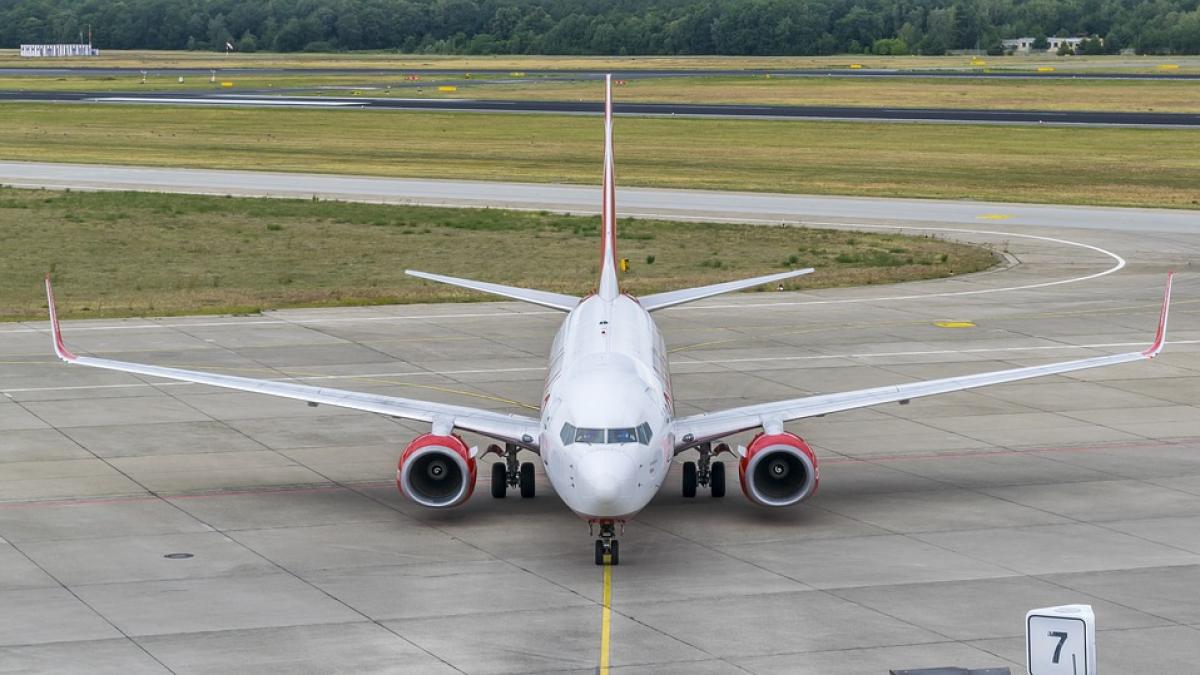 De ce avioanele sunt albe: e și o chestiune de bani
