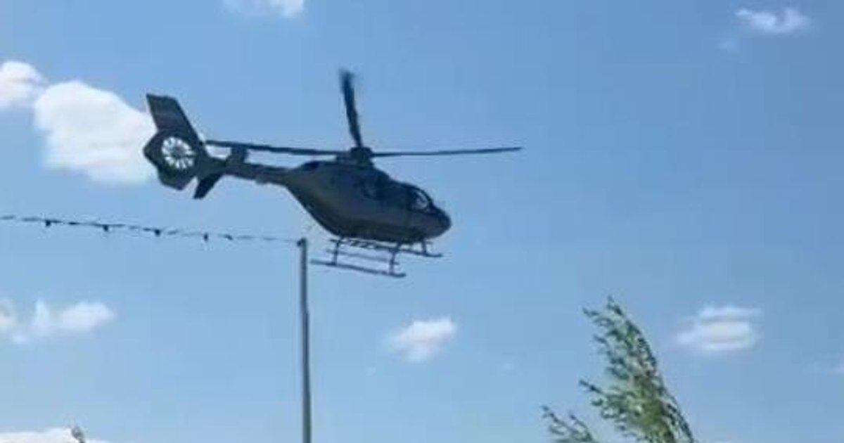 Un elicopter a aterizat fără permisiune în curtea unui centru de echitație pentru a prelua fiica unui afacerist. Pagubele produse