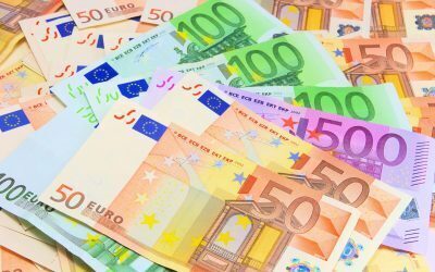 Europenii Scapă de Carduri: Cash-ul Revine în Portofele