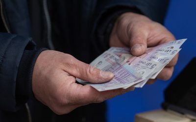 Economia se strânge: PIB-ul României a scăzut 0,8%
