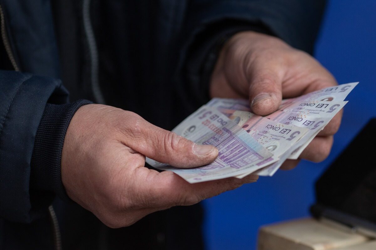 Economia se strânge: PIB-ul României a scăzut 0,8%