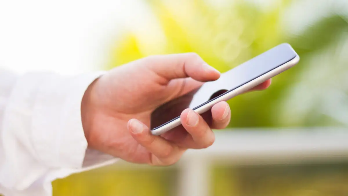 Telefon personal la muncă: Ești obligat să-l oferi