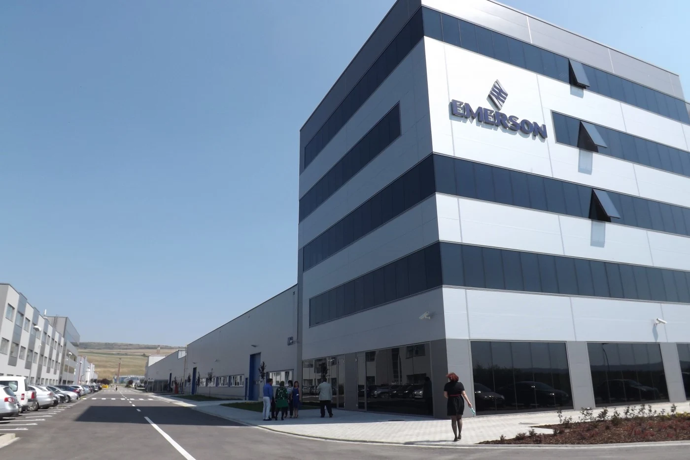 Americanii concediază în România pe profit record