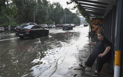 Bucureștenii plătesc taxa pe inundație: Apa Nova scumpeste apa