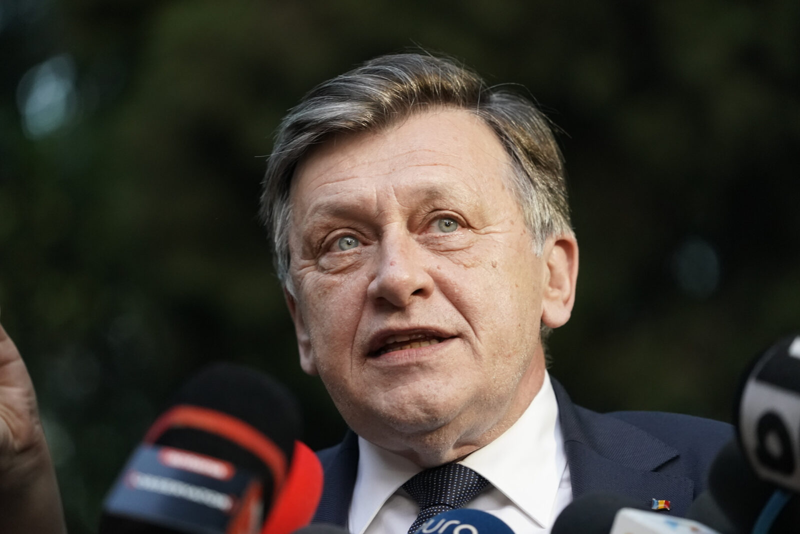 Crin Antonescu, atac frontal la Nicușor Dan: „Demisionează dacă nu poți”