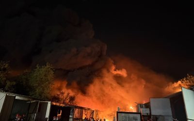 Incendiu puternic în București. Mesaj RO-Alert emis la 2.12 dimineața. Imagini cu norii uriași de fum