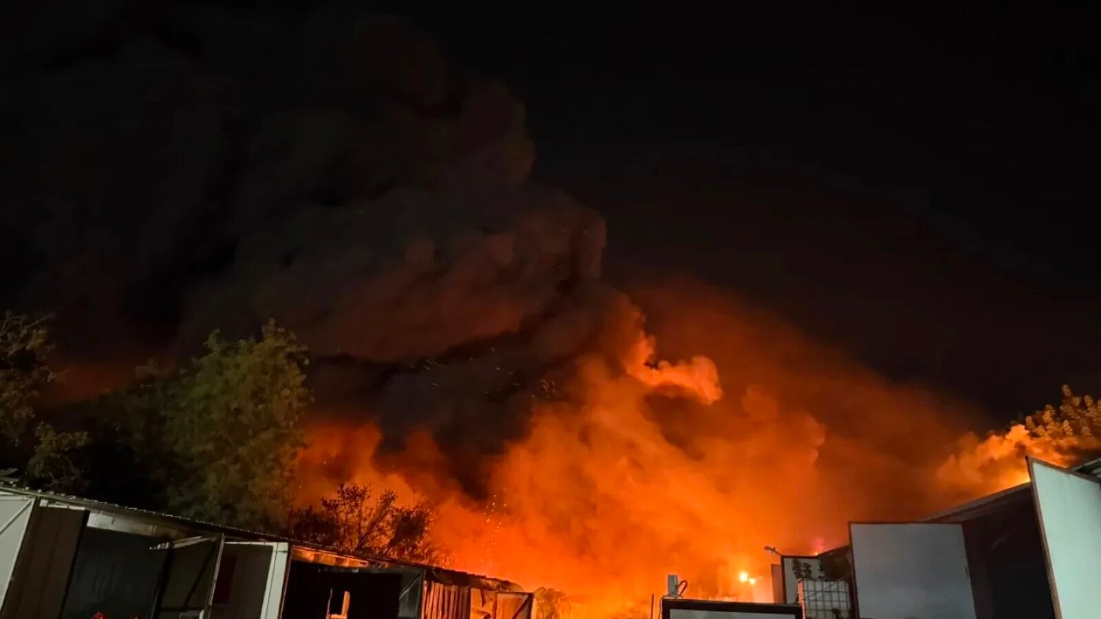 Incendiu puternic în Bucuresti - Stiripesurse