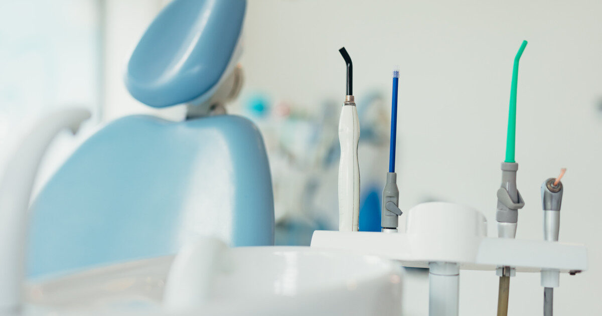 Dentisti prea multi: Colegiul cere mai putine locuri la buget