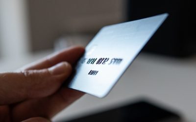 Hoț de card: 750 lei din supermarket, apoi la închisoare