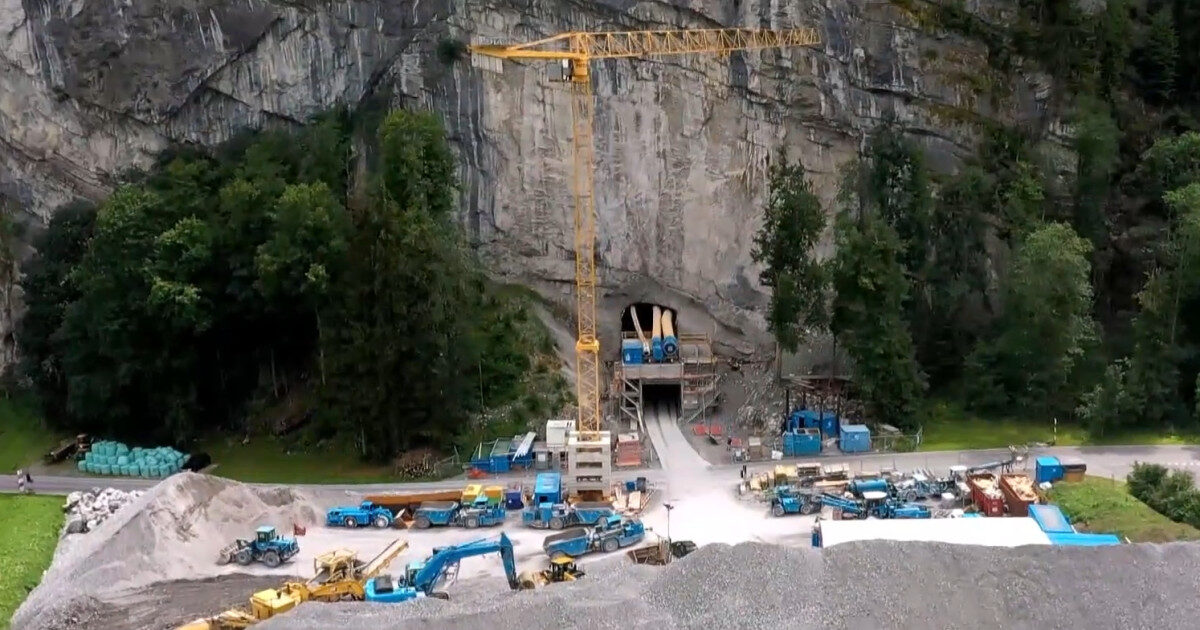 Seifuri de lux în Alpii elvețieni: Cât costă o cavernă pentru miliardari