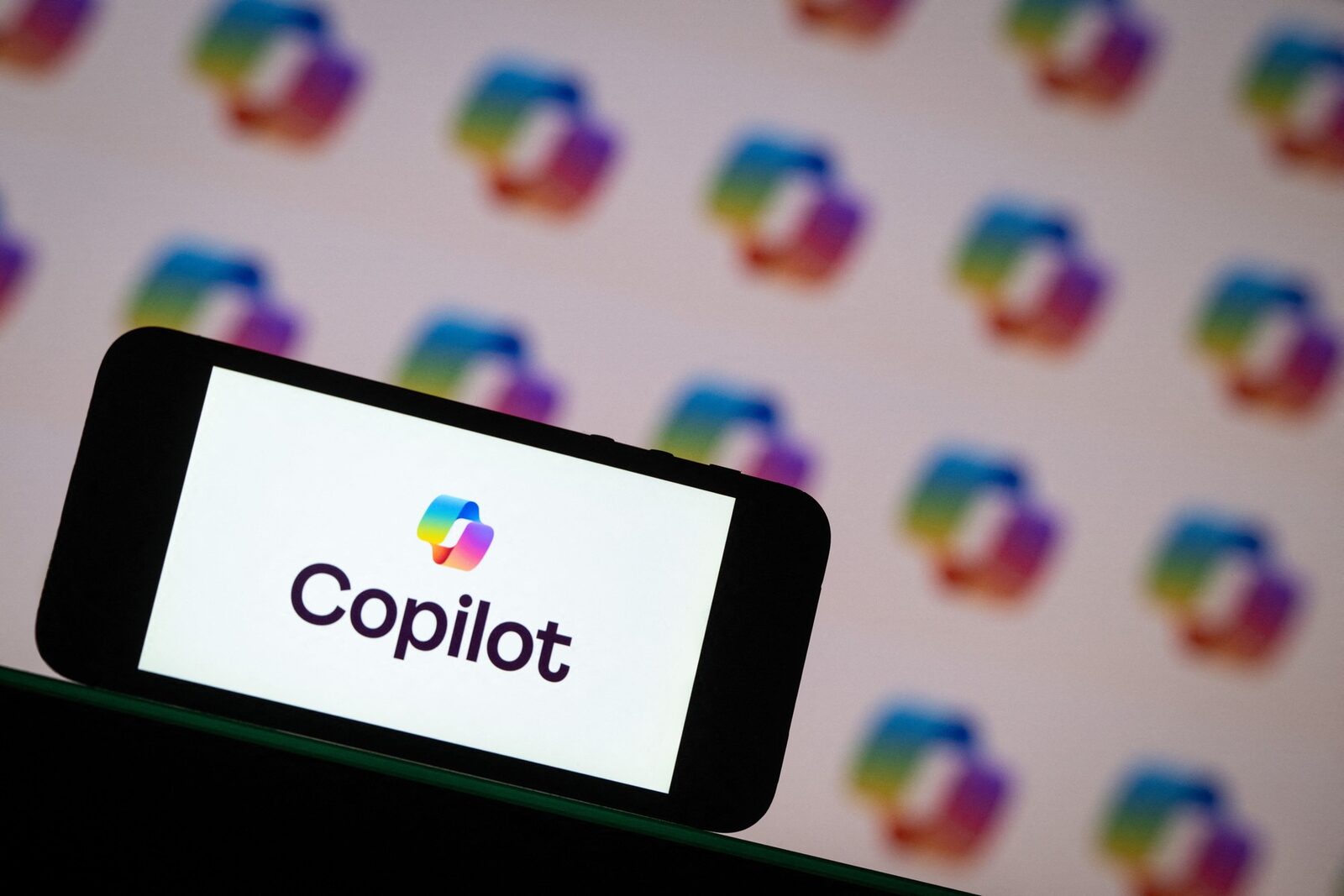 Microsoft Copilot, butonul AI de neocolit în Outlook