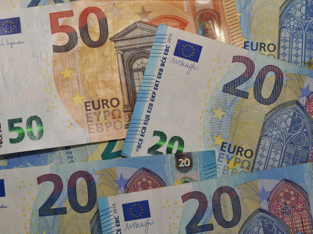 Poliţia a confiscat aproape un milion de euro de la un lider de galerie
