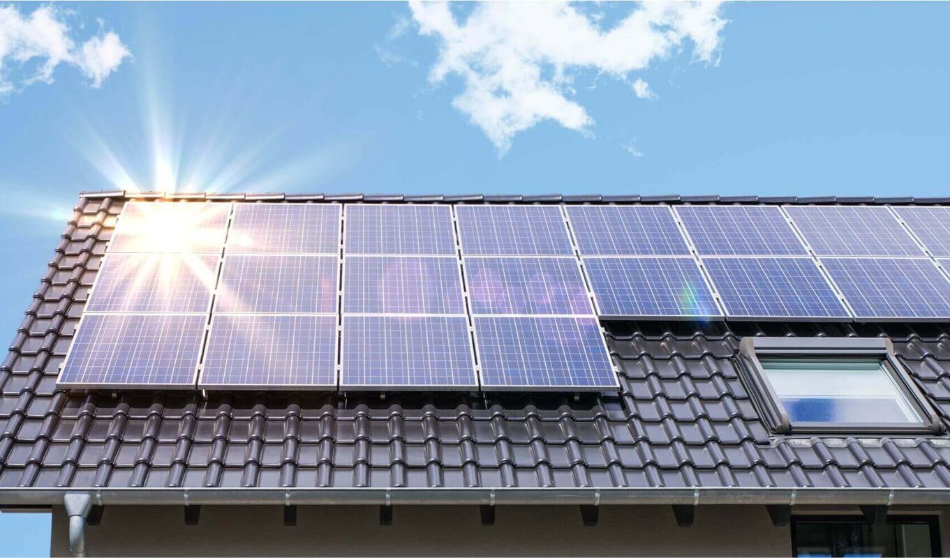 Panouri fotovoltaice: Cât mai produc după 25 de ani