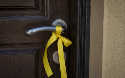 Panglica galbenă de pe clanță: Ce mesaj transmit proprietarii