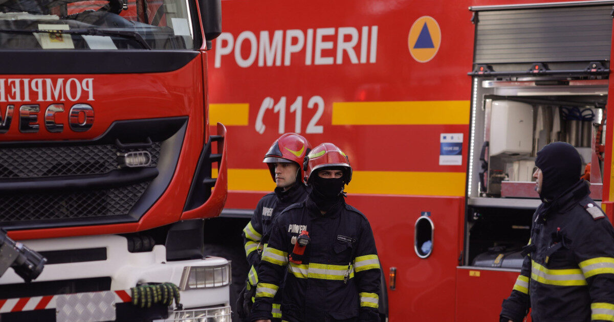 Incendiu la Constanța: RO-Alert pentru fum dens de la depozit de ulei