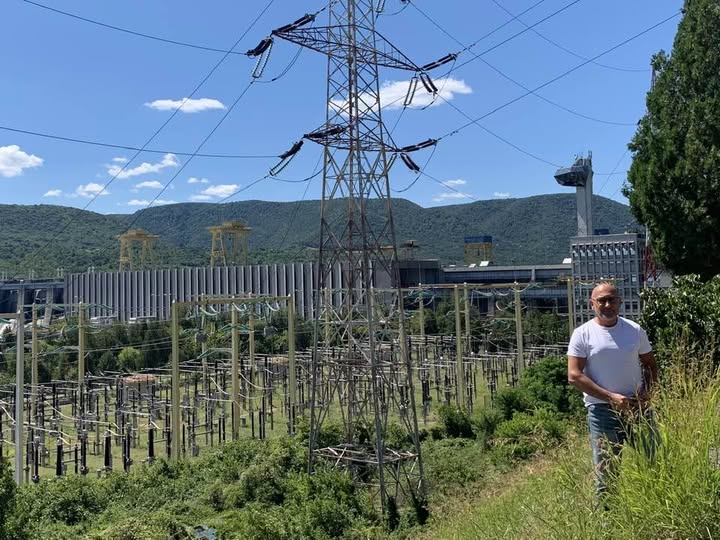 România, export de lumină ieftină, import de scump întuneric
