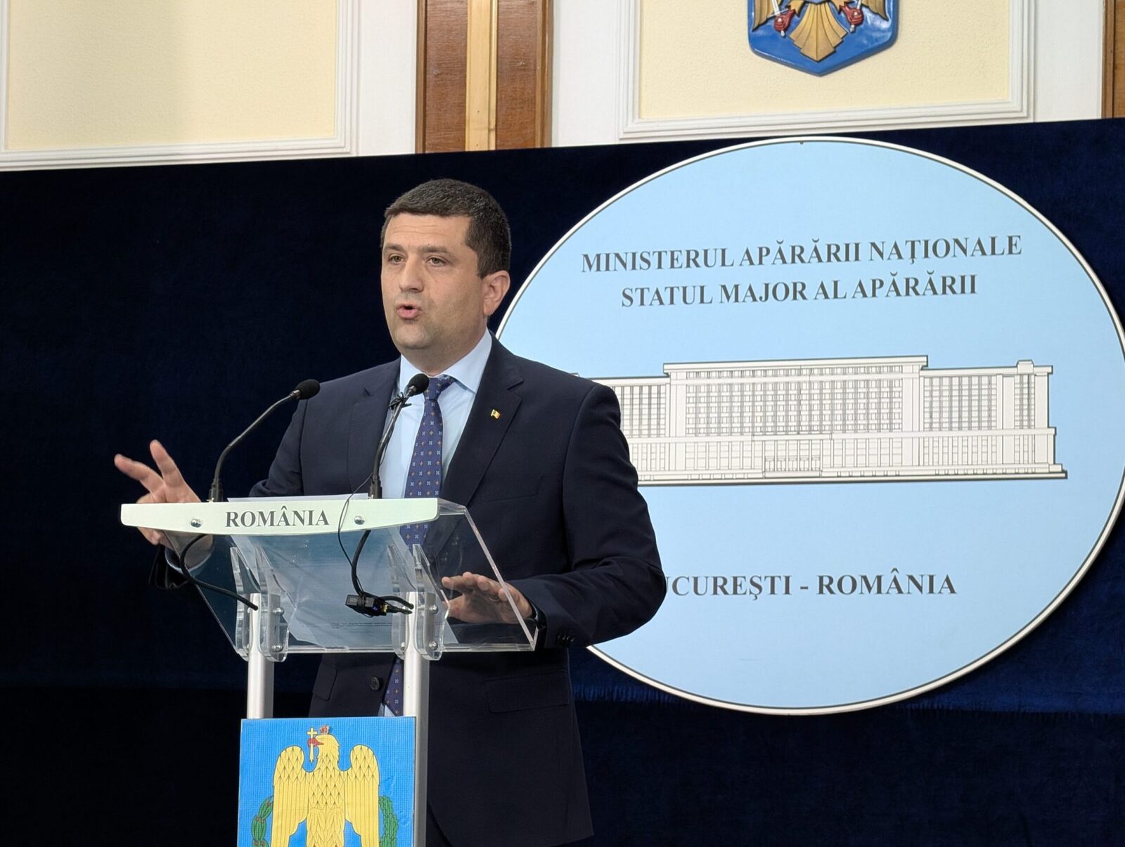 Vicepremierul și ministrul Apărării Naționale, RADU MIRUȚĂ, a declarat că menținerea ratingului de țară al ROMÂNIEI de către agenția Moody’s este o confirmare a direcției corecte, dar a subliniat necesitatea continuării reformelor