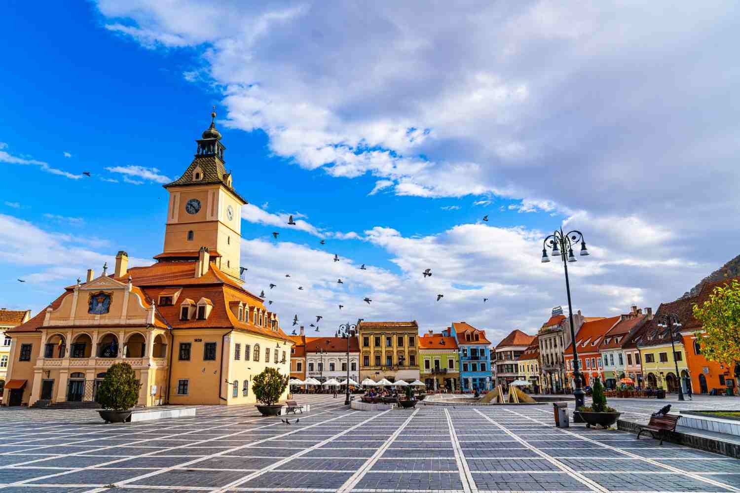Turismul românesc: Românii pleacă, străinii vin