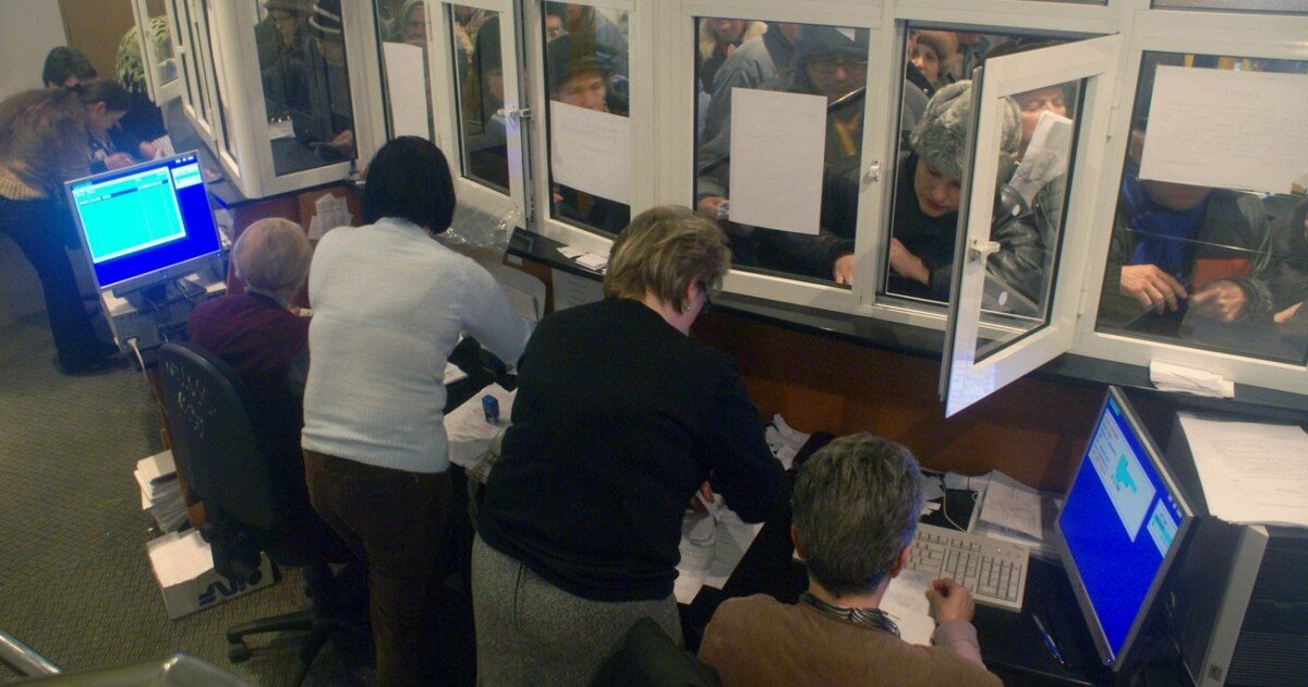 Schimbări majore în administrația publică: dispar funcții, apar noi posturi de conducere și se modifică fișele de post