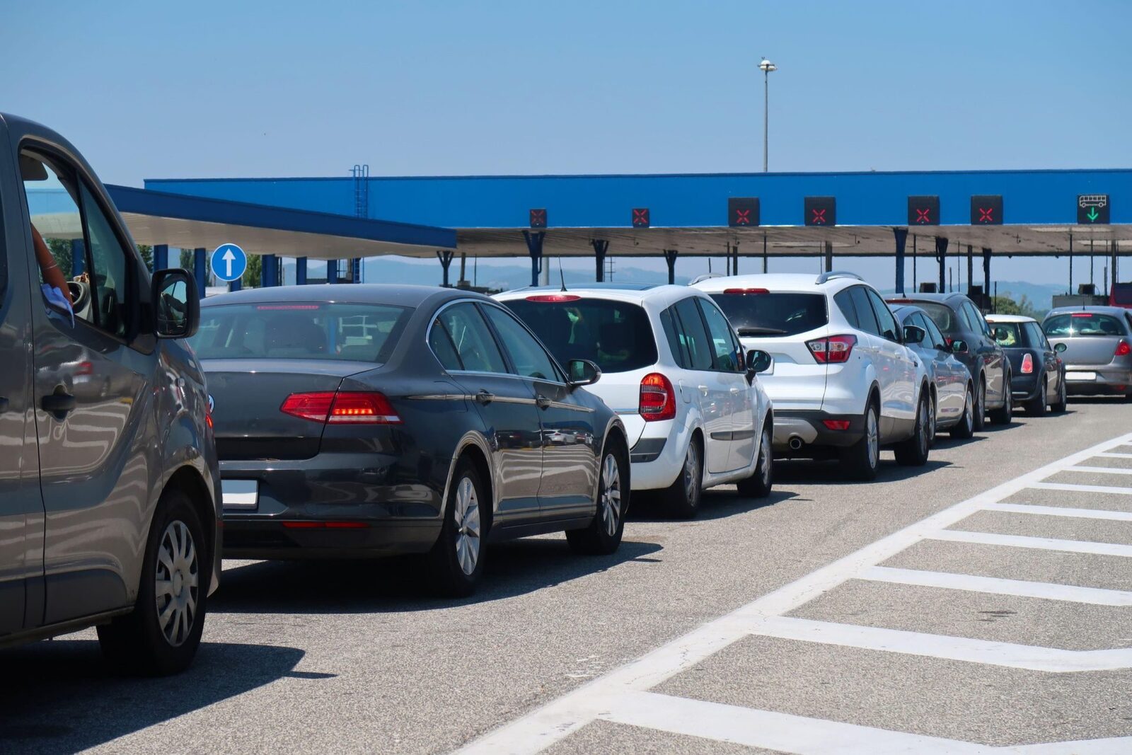 Graniță: Câte țigări și alcool mai treci fără taxe