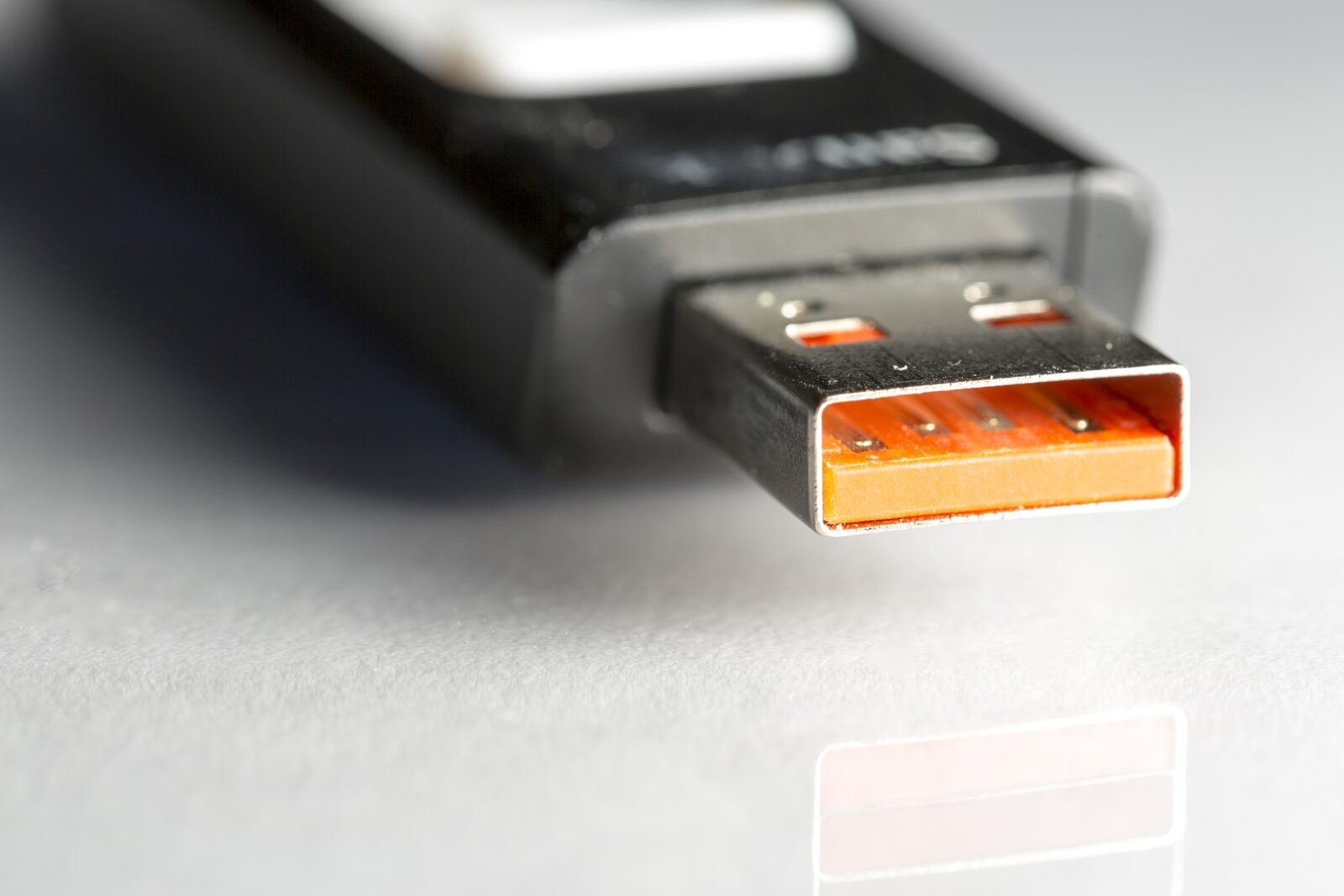 Stick USB în Windows 11: Formatarea corectă îți arată calea