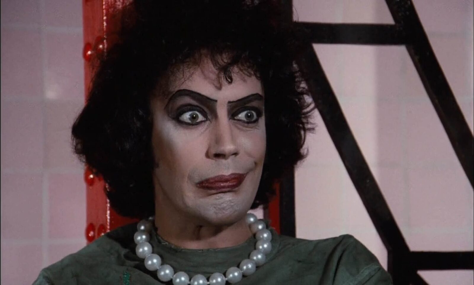 Tim Curry, maestrul transformărilor memorabile în personaje iconice