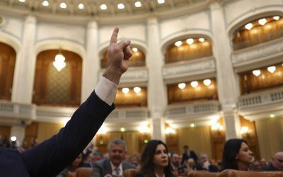 Legi noi scapă consilierii de incompatibilitate în Parlament