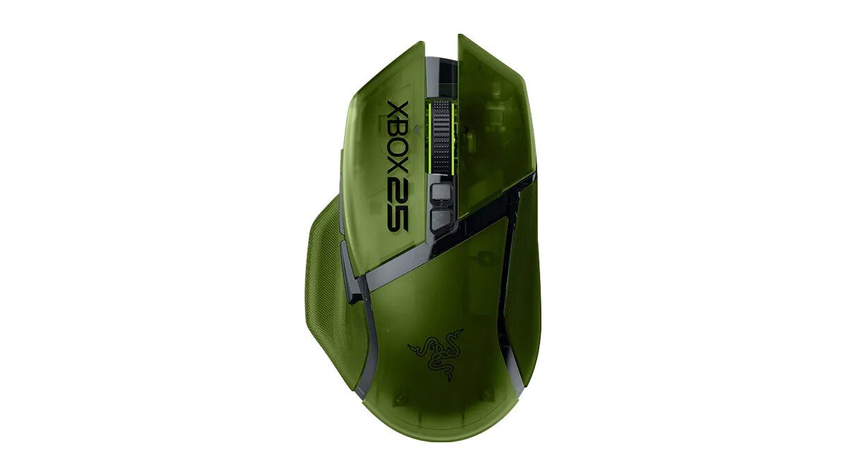 Xbox: 25 ani de legendă cu accesorii retro în verde translucid