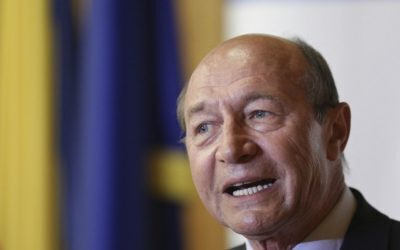 Băsescu: Politicienii se solidarizează cu hoții. Legea salarizării, oglindă