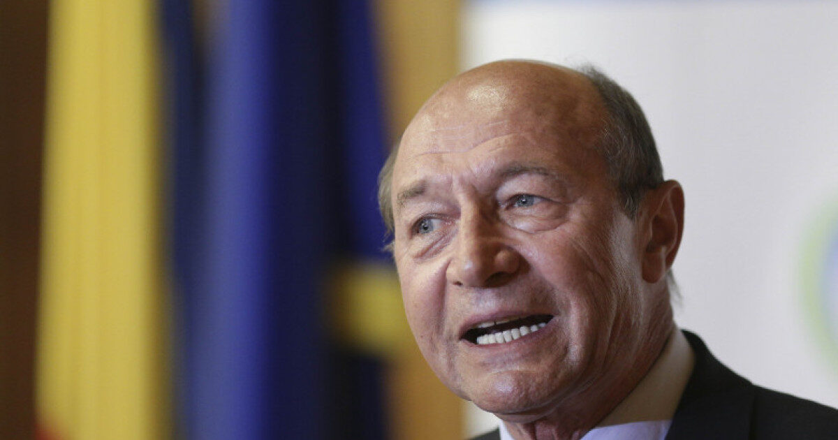 Băsescu: Politicienii se solidarizează cu hoții. Legea salarizării, oglindă