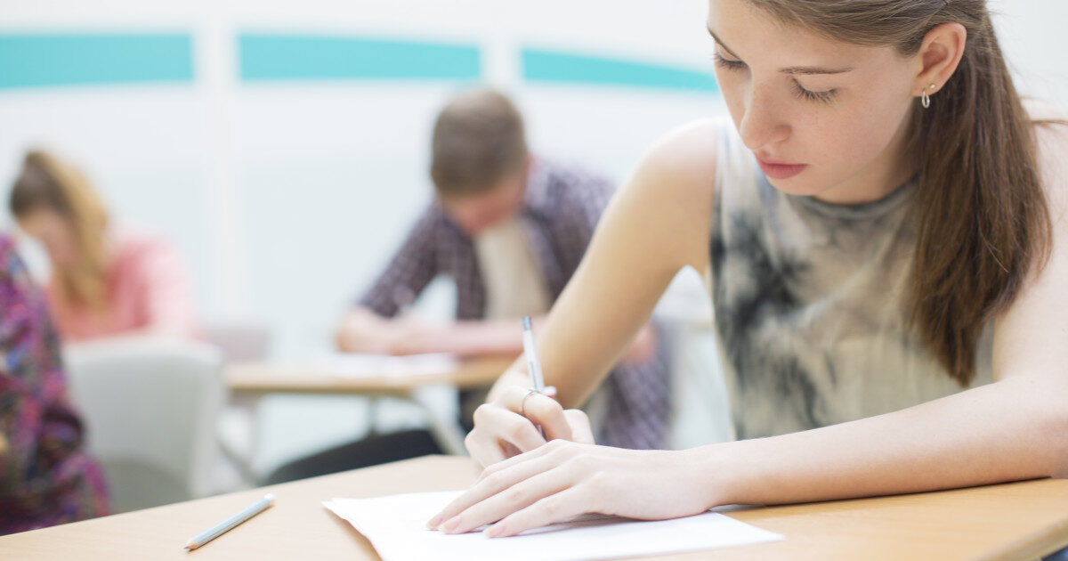 Bac 2026 Toamnă: 33.000 de candidați la probe. La ce oră începe examenul