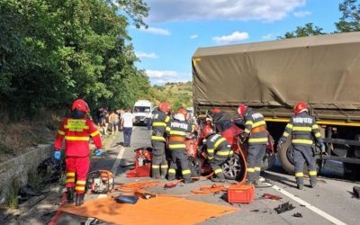 Accident cumplit: 3 morți, inclusiv un copil, după impactul cu un camion militar