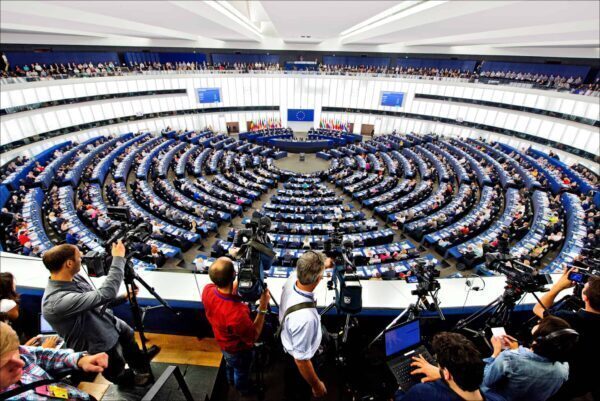 România ținta UE: Fonduri blocate! Banii nu-s cec în alb