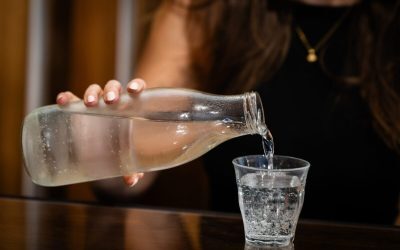 Apă la oră: Scapă de caniculă cu sfatul simplu