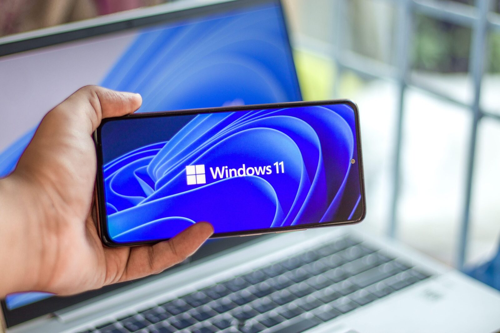 Windows 11 îți scanează fețele-n poze. Ce e OneDrive Photos, cum îl ștergi