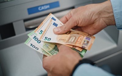 Bani falși: Cum verifici restul în străinătate