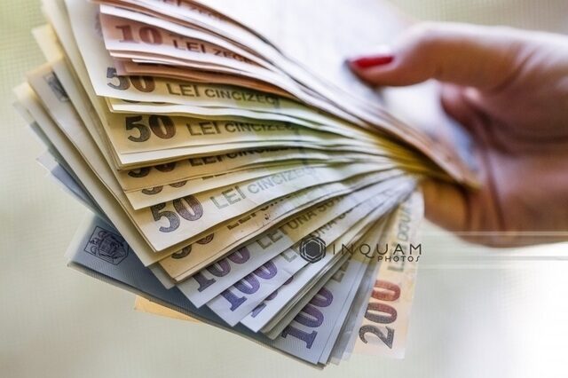 PIB România: Stagnare trimestrială, scădere anuală.