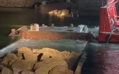 Barje scufundate pe Dunăre. Operațiune de 11 ore a început