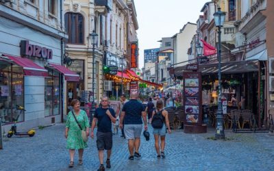 Românii fug din țară de vacanță: motivele șocante